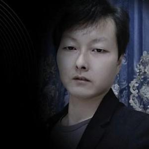 一见倾心窗帘哥头像