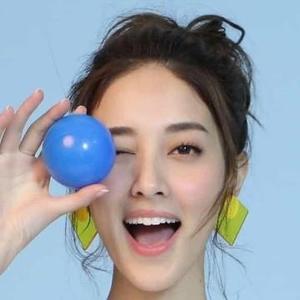 杨八万258头像