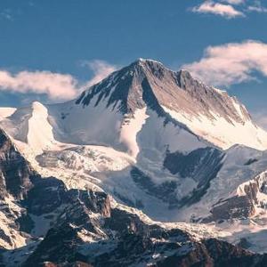 白雪抚山峰头像