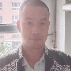 新疆老帅哥头像