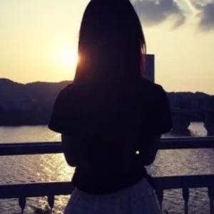 细腻德文7O7头像