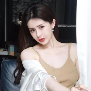 小兰丝巾头像
