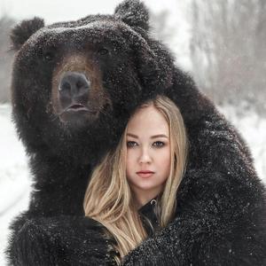 俄罗斯养熊女孩头像