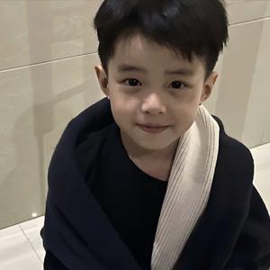 小金爱八卦头像