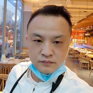 会做菜的狮子座男人头像
