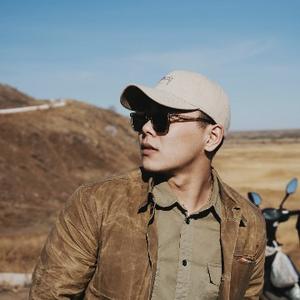 封磊爱拍照头像