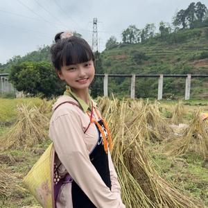 甜甜的云儿头像