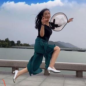 聪明山丘hE头像