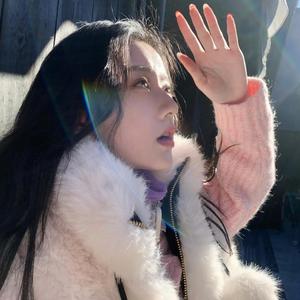 小兔爱吃团团头像