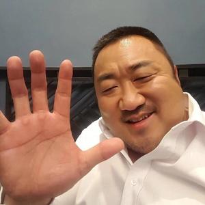 秋戈聊球头像