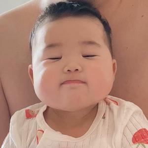 小呀小蓝莓头像