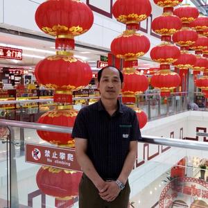 爱动脑的中年人头像