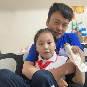 小孔一家人头像