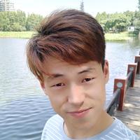 垫着脚尖看俩娃头像