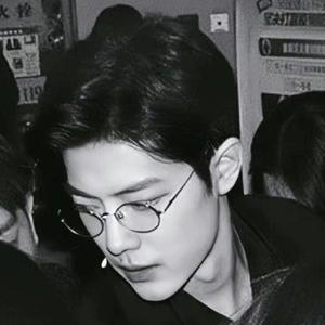 万事胜意啊栗 头像