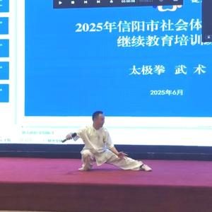 黄童皓首头像