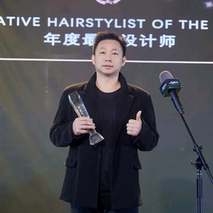 崇阳烫发阿新头像