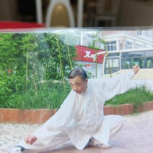 保亮头像