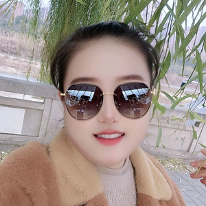 玲子头像