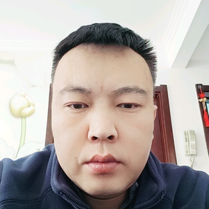 李伟《油污净洗万物》头像