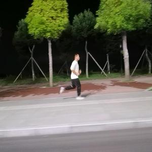 跑不快的小包哥头像
