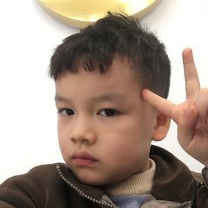 亲切明月4E头像