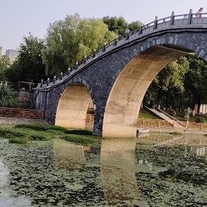 阁下雨涵头像