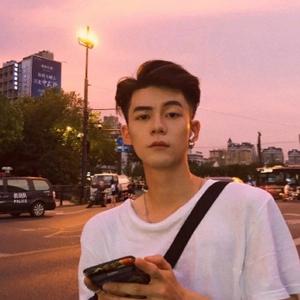 湛江生蚝阿龙头像