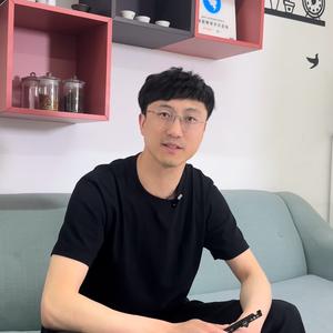 阿亮与服装软件头像