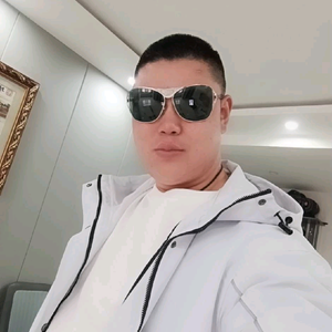 90后龙哥。头像