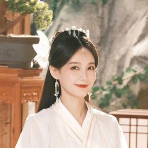 花径惬意闻花香头像