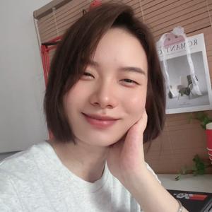 小梨紫呀头像