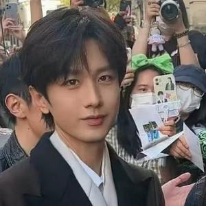 爱追剧的小鬼头像