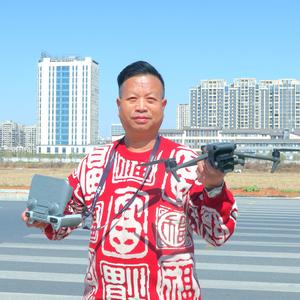 周歌航拍头像