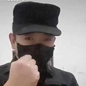 帅锅梅仁耀头像