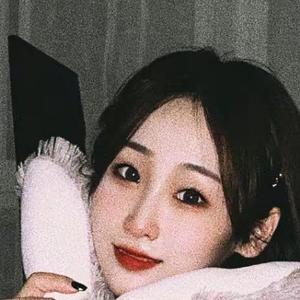 是露西老师呀头像
