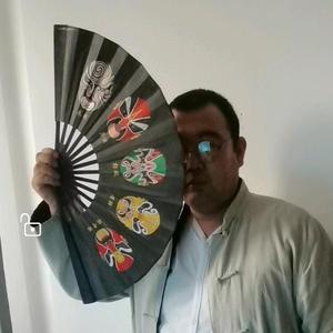 会开屏的大象崔头像