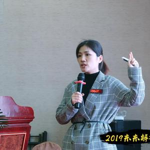 彩红兽医头像