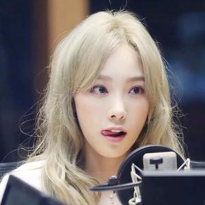 优雅的小七头像