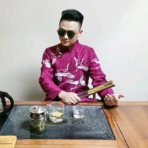 大总管房佳头像