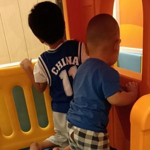两个男宝的宝妈头像