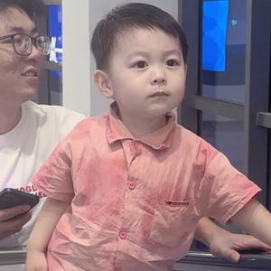 奶爸小周头像