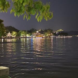 落月随风头像