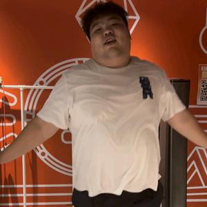 大宇是个减肥官头像