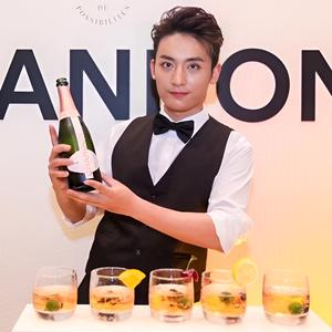 北京调酒师外籍龙门会头像