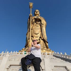 江城光头老周头像