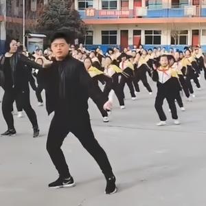 张哥爱跳舞头像