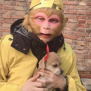 汉中猴哥素颜生活头像