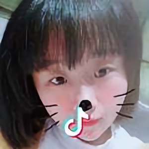 珊珊老师哇头像