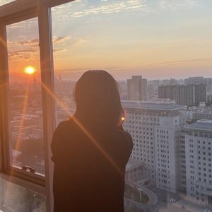 不到一米七的一一 头像